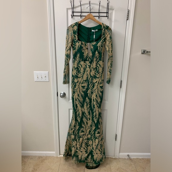 Green Chiffon and Gold Glitter Pattern with Belt - Picture 16 of 17